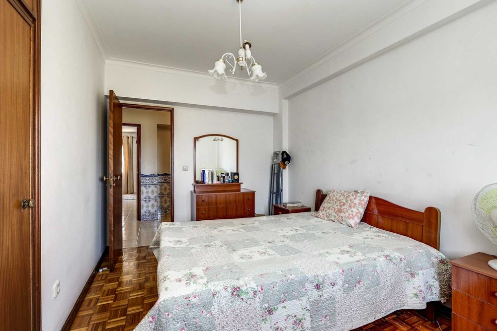 APARTAMENTO T3 VENDA NO CARREGADO PERTO DO OUTLET SHOPPING CAMPERA