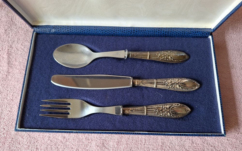 Silver cutlery.       .474689553144883201