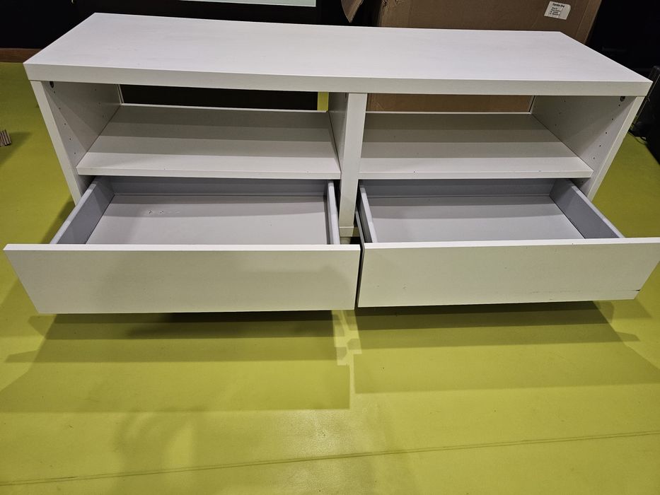 Móvel TV  branco com gavetas