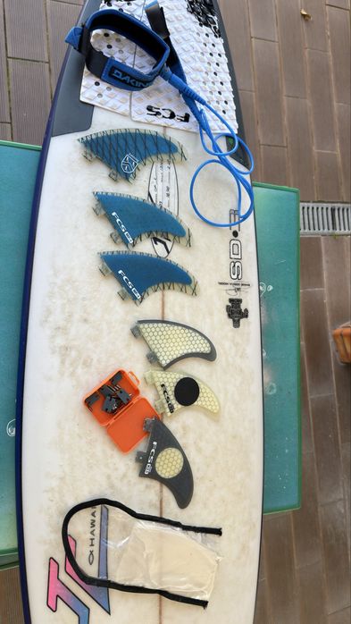 Prancha Surf 5’10 John Carper SD3 + Quilhas FCS + Capa FCS