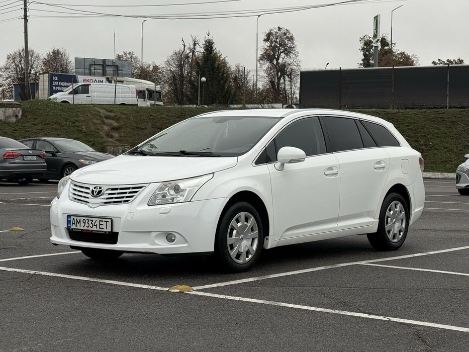 Toyota Avensis 2010 (1.8 газ / бензин) універсал, обмін