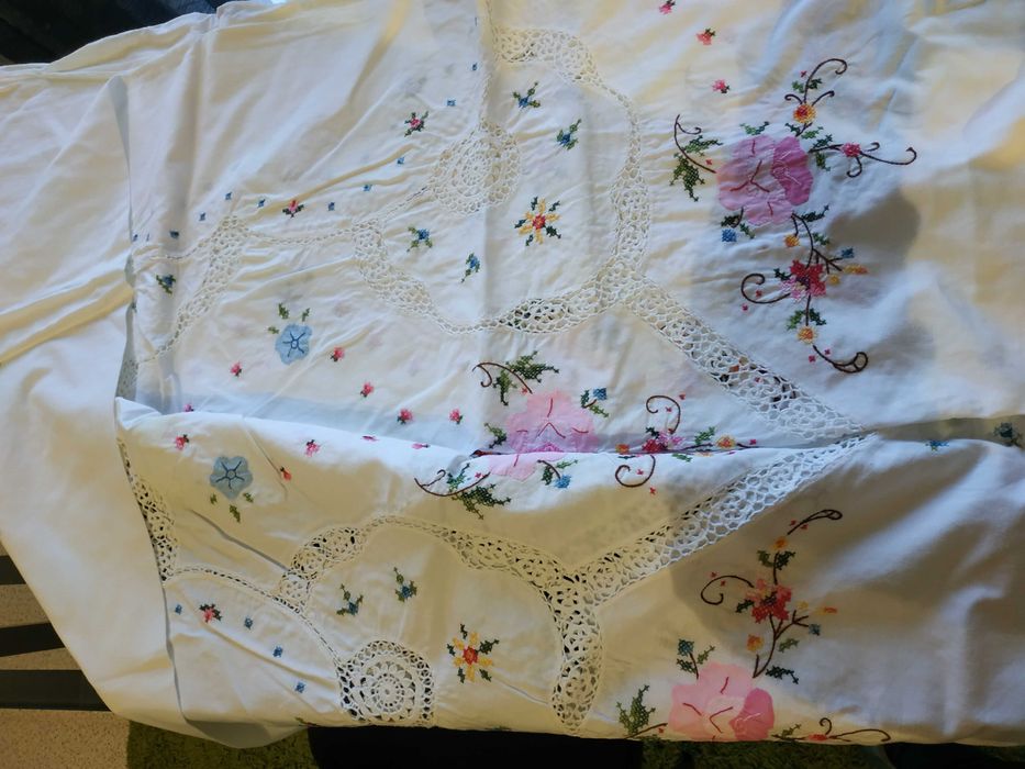 Toalha em linho bordada
