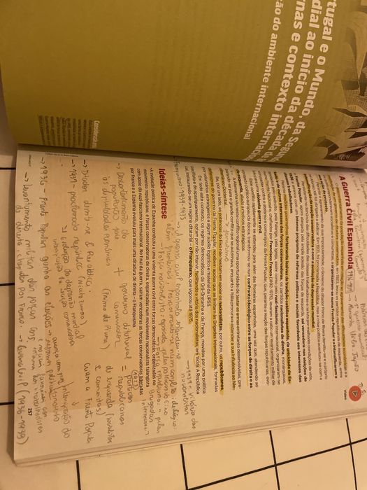 Livro de preparação exame História A porto editora