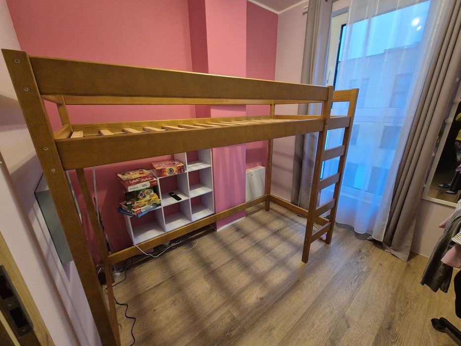 Łóżko na antresoli