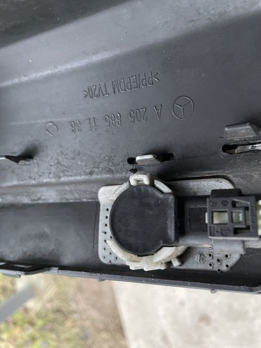 Губа задня Mercedes C-class w205 у зборі