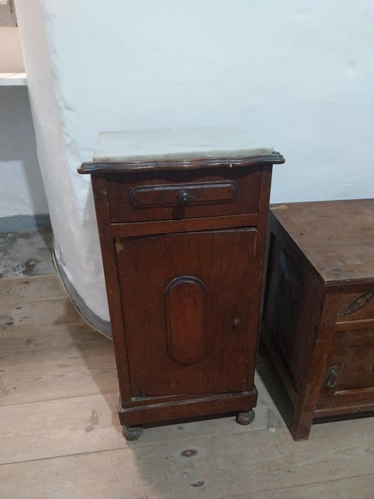 Mesas de cabeceira antigas