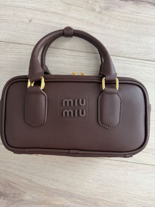 Жіноча сумка Miu Miu Arcadie Leather Bag шоколад