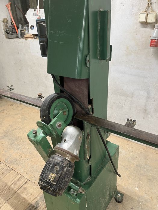 Szlifierka przelotowa do wałków drewnianych