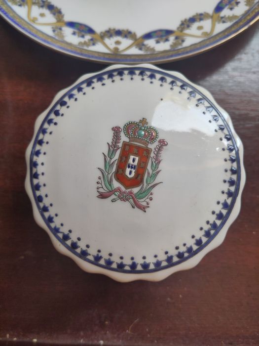 Conjunto com temática monárquica/heráldica portuguesa