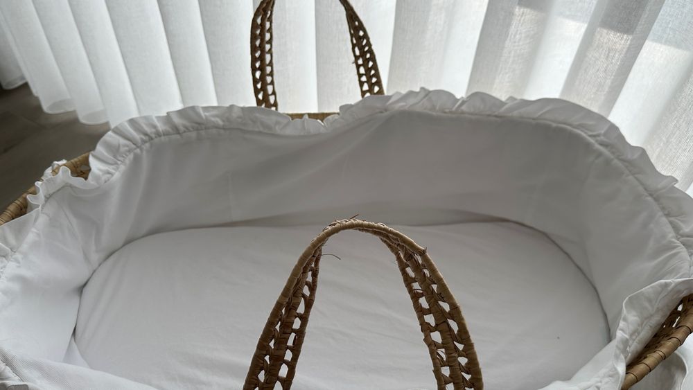 Alcofa em verga com suporte