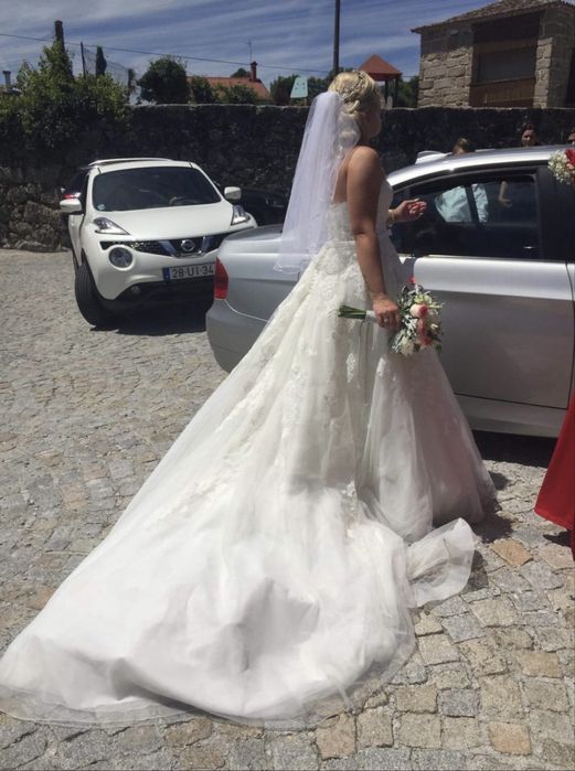 Vestido de noiva estilo princesa cai cai da Pronovias