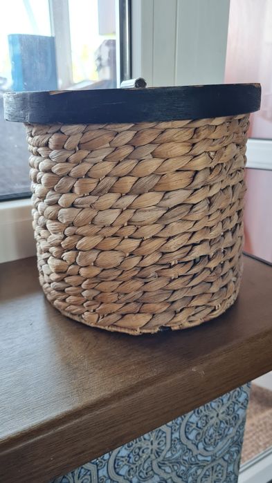 Плетений кошик з кришкою