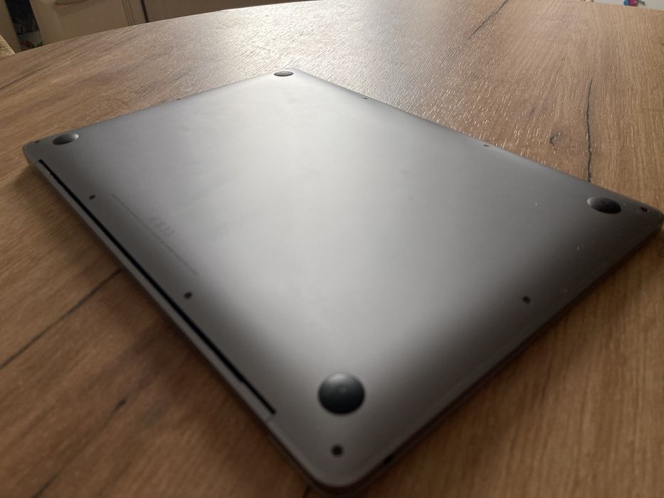 MacBook Air, Retina, 13”, 2020, 1,1 Двоядерний Intel Core i3, 8 Gb