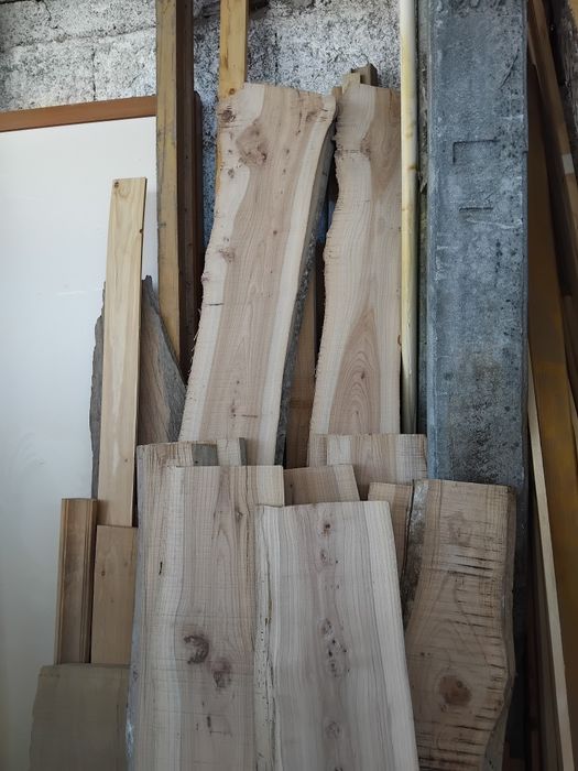 Tabuas de madeira de ulmeiro secas