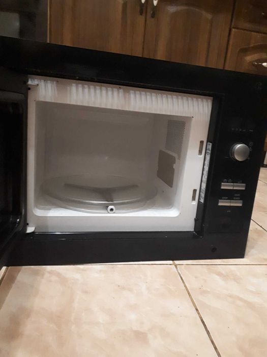 Вбудована мікрохвильова піч