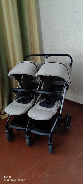 Коляска для двійні