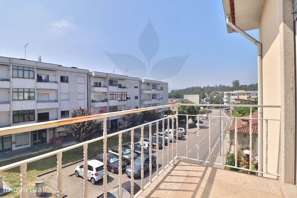 Andar Moradia T3 no Centro de Vila Verde | Mobilado e Equipado | Com G