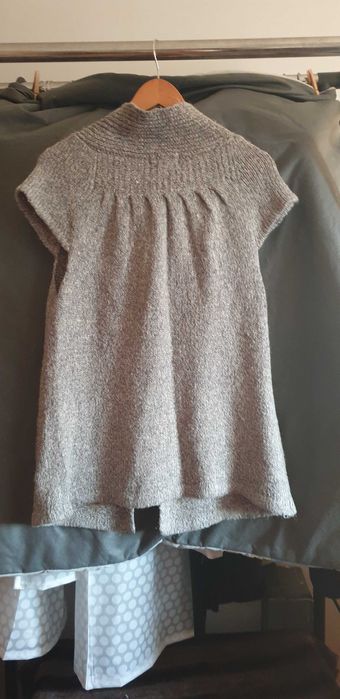 Colete de malha cinza