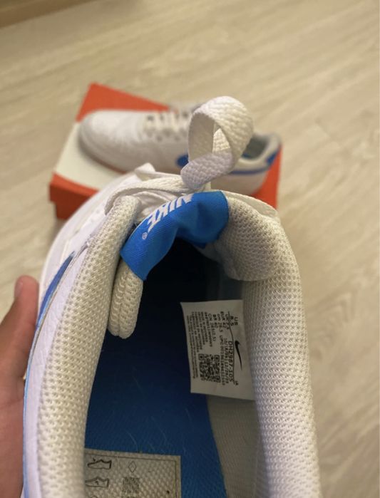 Tenis nike brancos