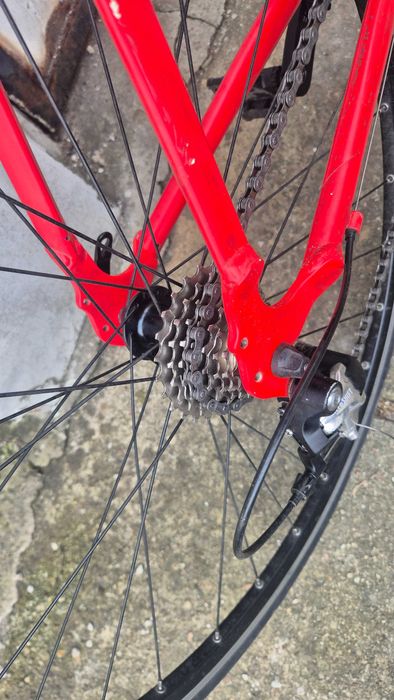 Rower szosowy BTWIN Triban 500 – Shimano Sora, karbonowy widelec