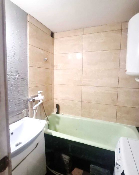 3-к. кв-ра 70 кв.м. в цегляному будинку, Сахарова. Газ. Держ. програми