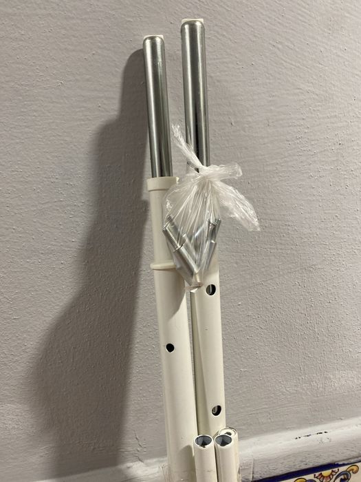Arara de roupas/ suporte para cabides