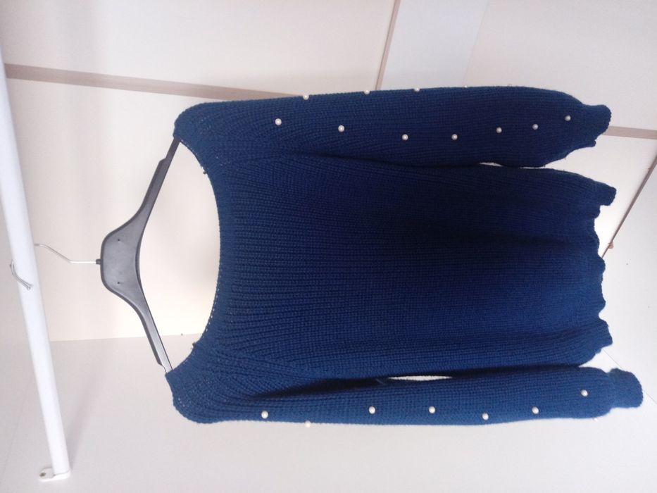 Sweterek z perełkami