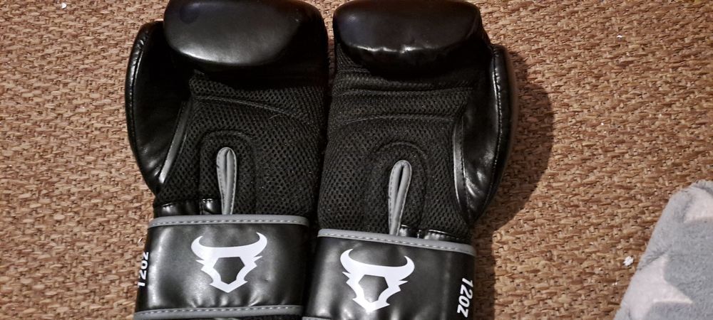 Material de boxe de mulher praticamente novo