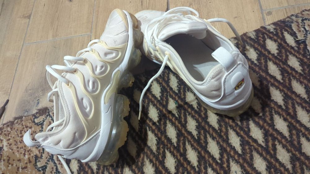 кроссовки nike vm air подарили а розмір замалі