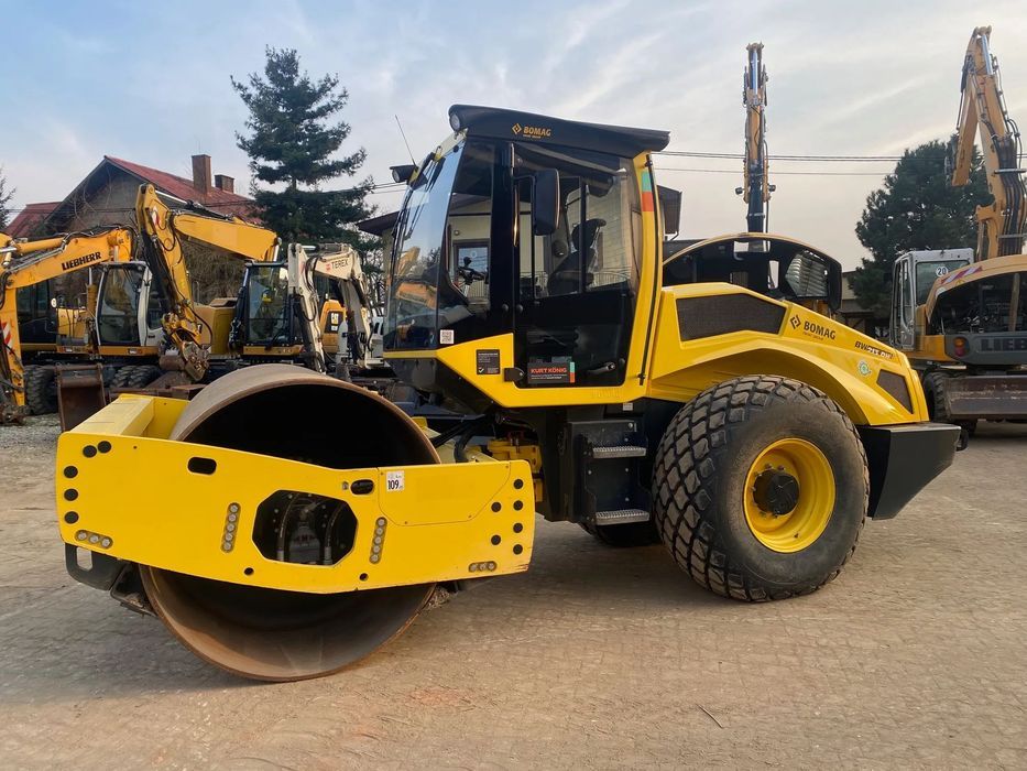 Bomag BW213DH-5, 2022 ROK, TYLKO 516 MTH, JAK NOWY !!!, Z NIEMIEC,  13 Ton, Walec STAL-GUMA, Możliwość Płaszcza Okołkowanego