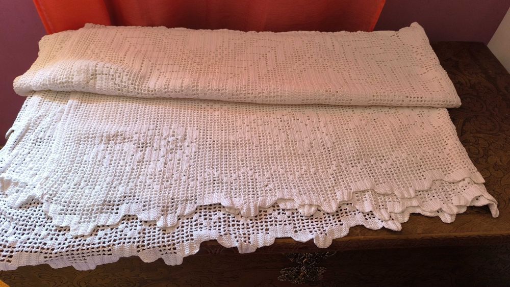 Colcha / Toalha Grande de Croché Feita à Mão – Branca / Estilo Vintage