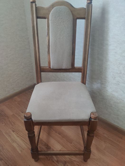 Стільці м'які для вітальні (кухні)