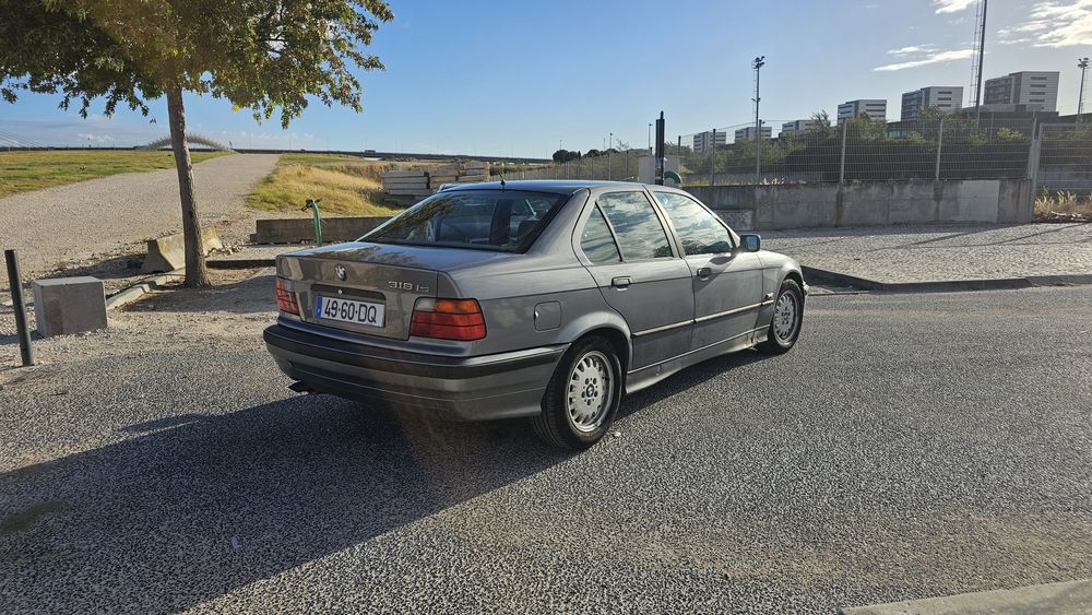 BMW E36 318is - Sedan — photo 3
