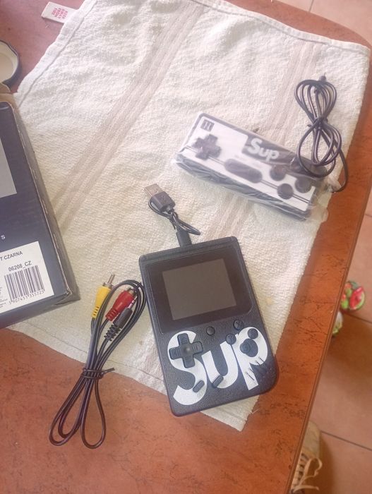 konsola do gier retro mała