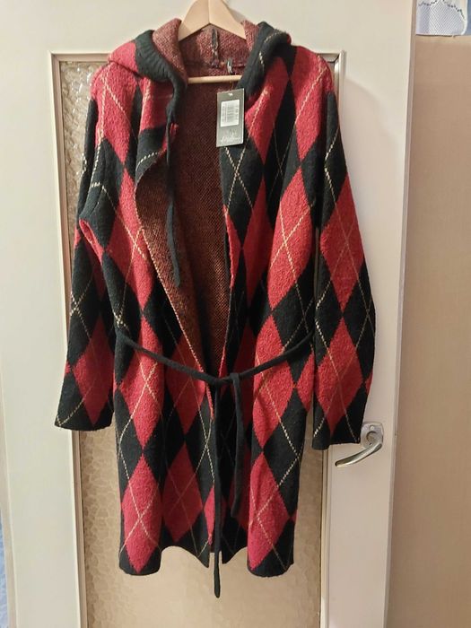 Sweter damski z kapturem