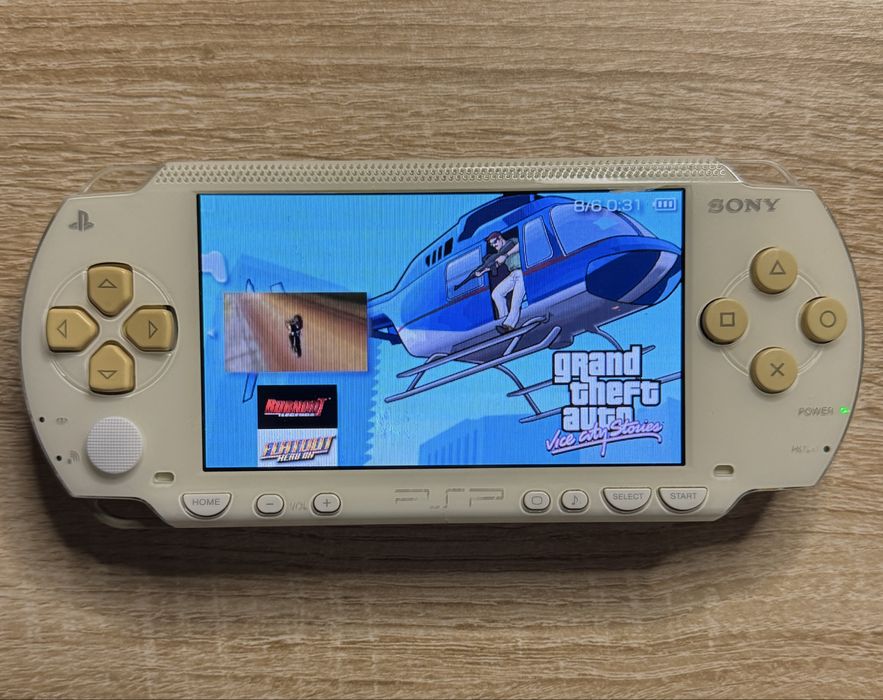 Портативна ігрова приставка консоль Sony PlayStation PSP 1000 White