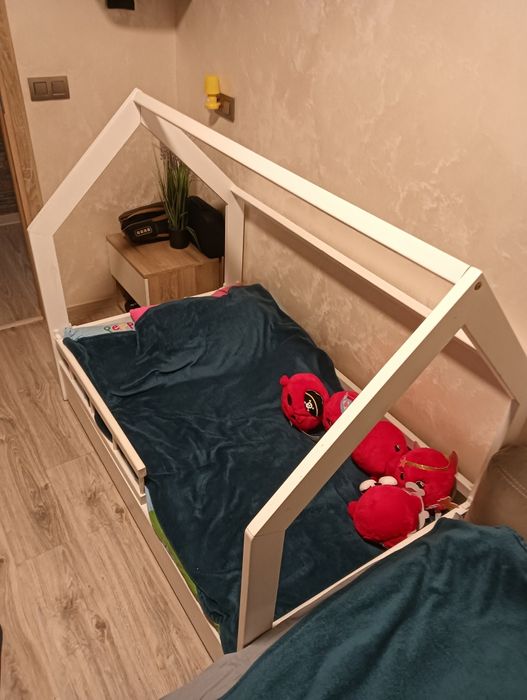 Łóżeczko domek dla dziecka.