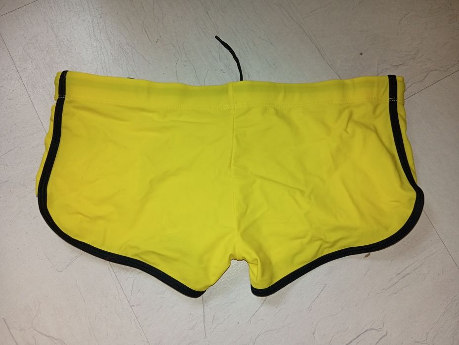 Жовті спортивні ретро-шорти dolphin shorts, спортивні мікро шорти