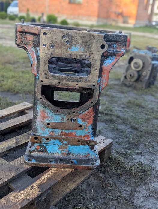 МтЗ КОРПУС Щеплення Проміжутка МТЗ 80-82-892 Промежутка запчастини МТЗ