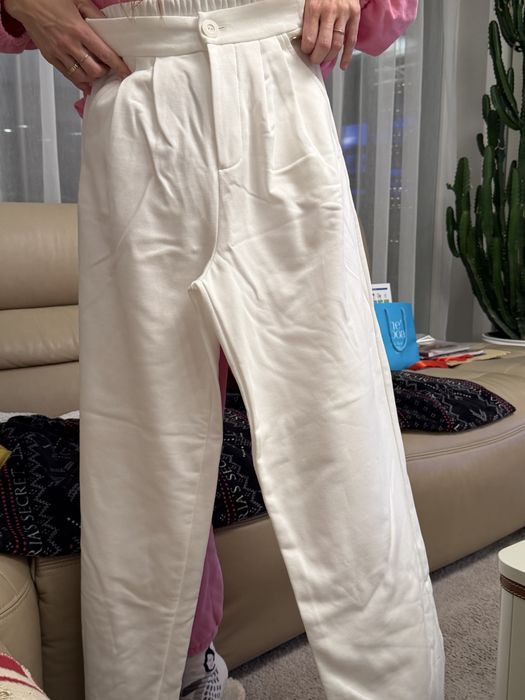 Marynarka damska ze spodniami-  biała- BG Daylight Made in Poland