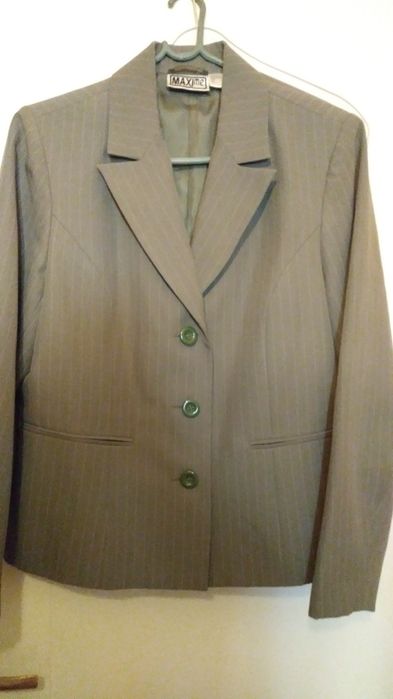 Marynarka oliwkowa w prażek