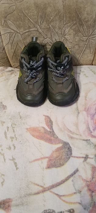 Детские кроссовки