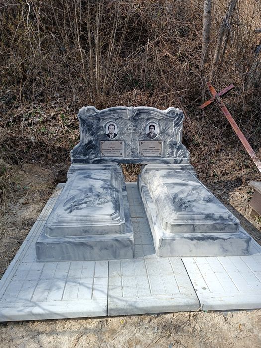 Памятник одинарний