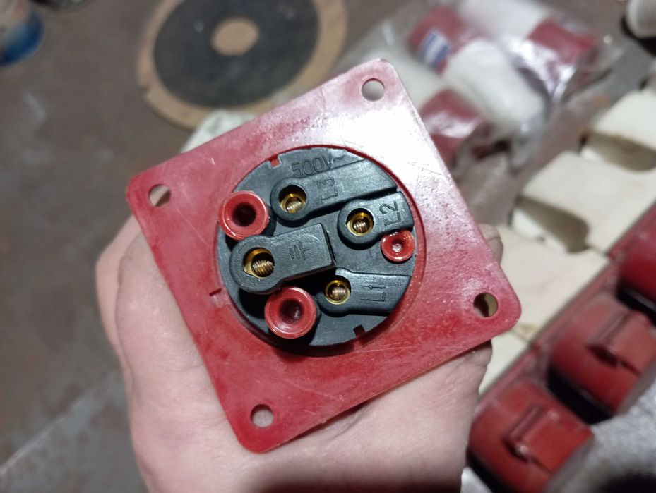 Продам евро резетки 380 в