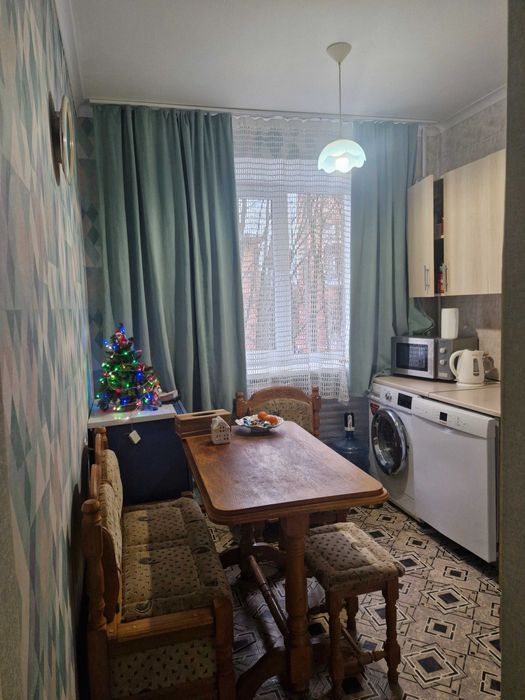 41961 Продаж 2к квартири Південно-захід , Інститутська