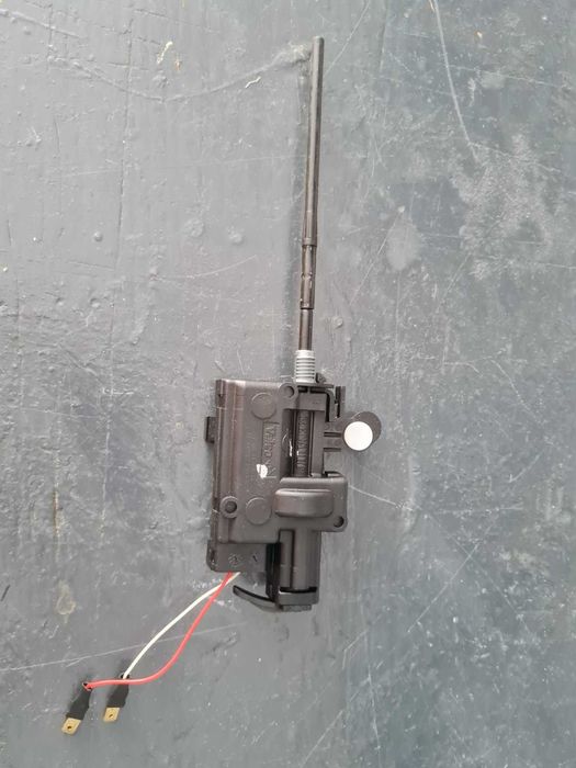 Привід замка кришки бензобака Renault Scenic 3 / Рено Сценік