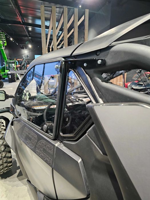 Can-am Maverick R kompletna kabina