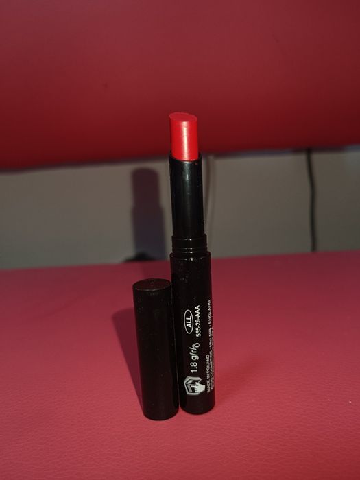 Червона помада + подарунок