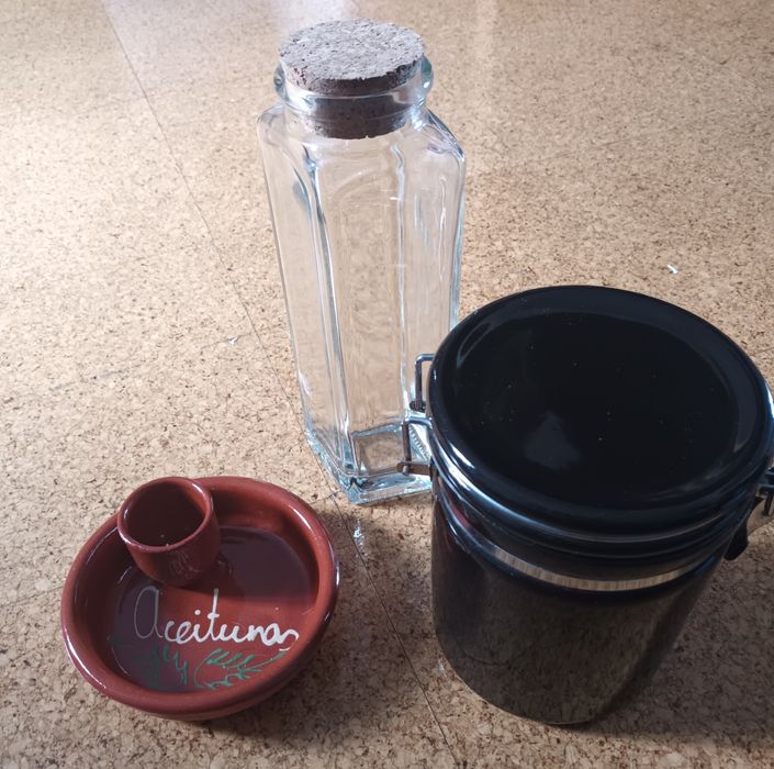 Conjunto de dois frascos + azeitoneira