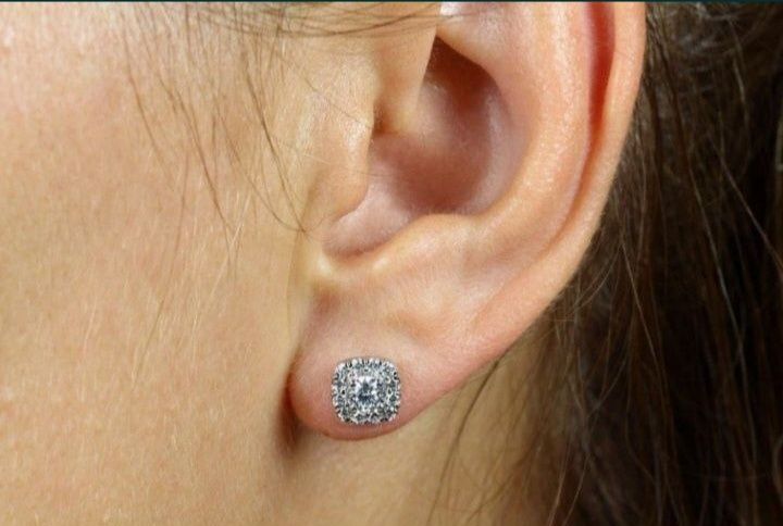 Золотые серьги с бриллиантами